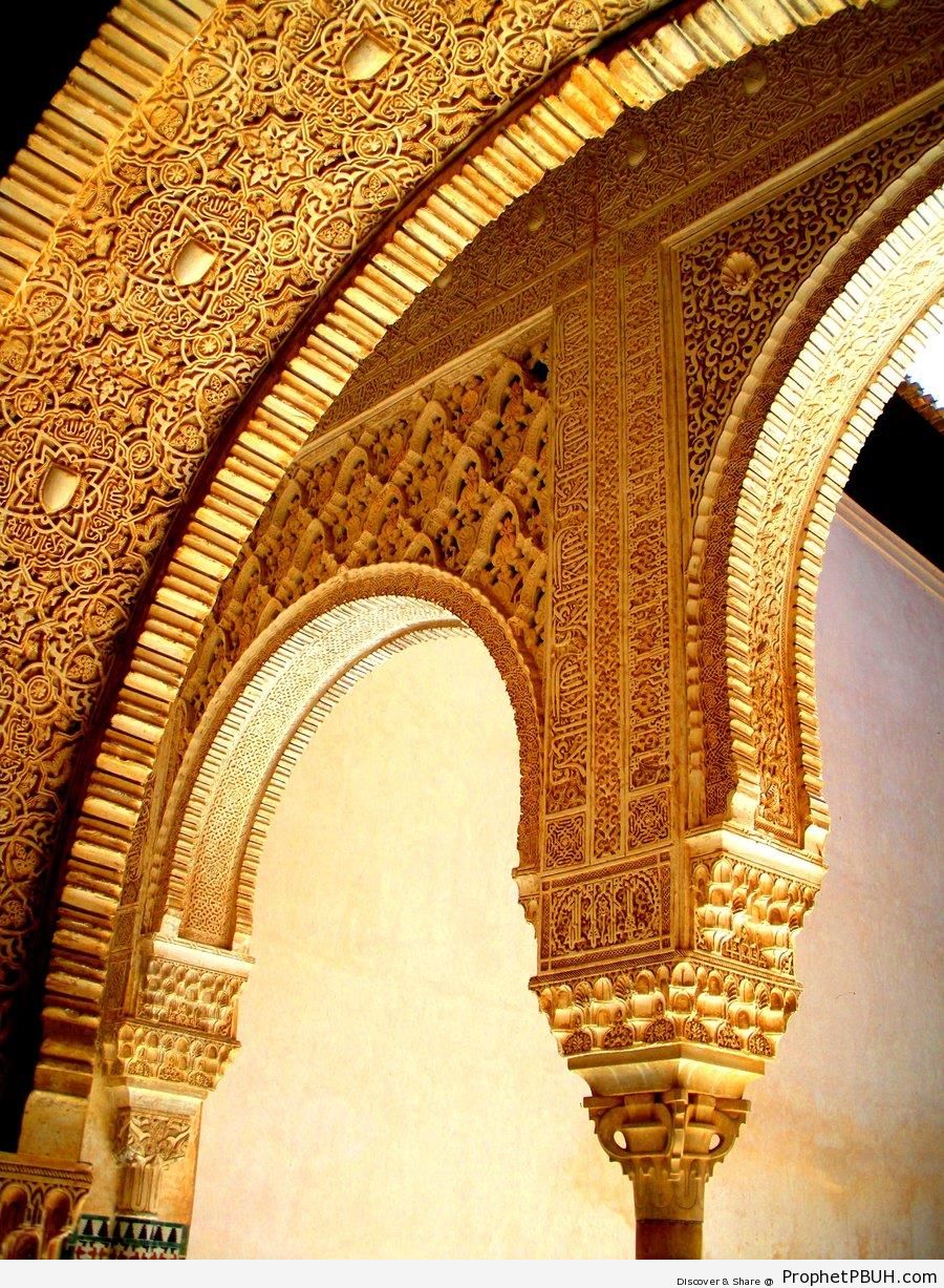 An Arch Decorated with Arabesque - Islamic Architecture 
