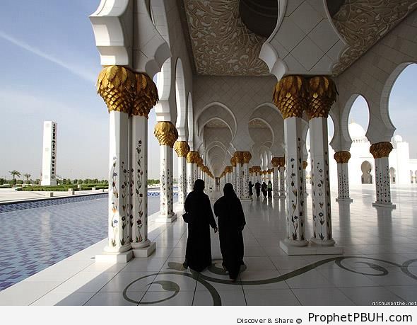 Arcades and Pool at Sheikh Zayed Grand Mosque in Abu Dhabi, United Arab Emirates - Abu Dhabi, United Arab Emirates