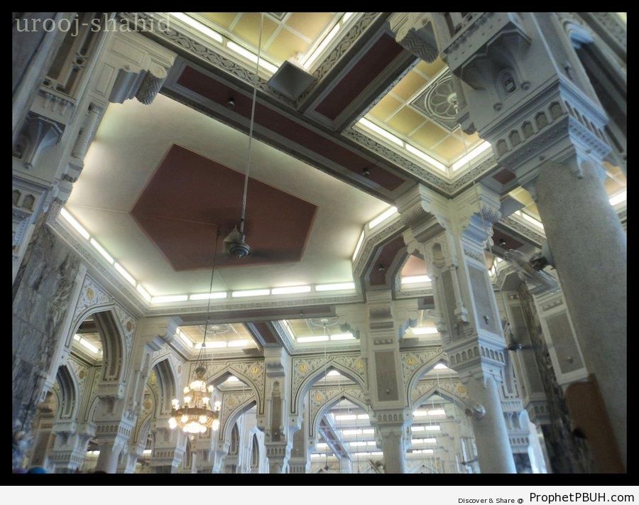 Arches & Ceiling at Masjid al-Haram in Makkah, Saudi Arabia - al-Masjid al-Haram in Makkah, Saudi Arabia -Picture