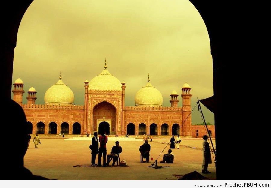 Badshahi Mosque in Lahore, Pakistan - Badshahi Masjid in Lahore, Pakistan -Picture