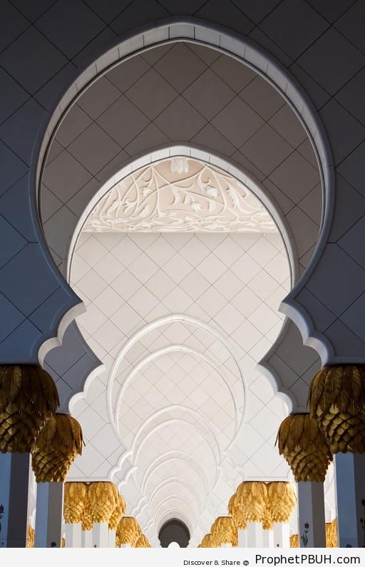 Columns at Sheikh Zayed Grand Mosque, Abu Dhabi - Abu Dhabi, United Arab Emirates -Picture