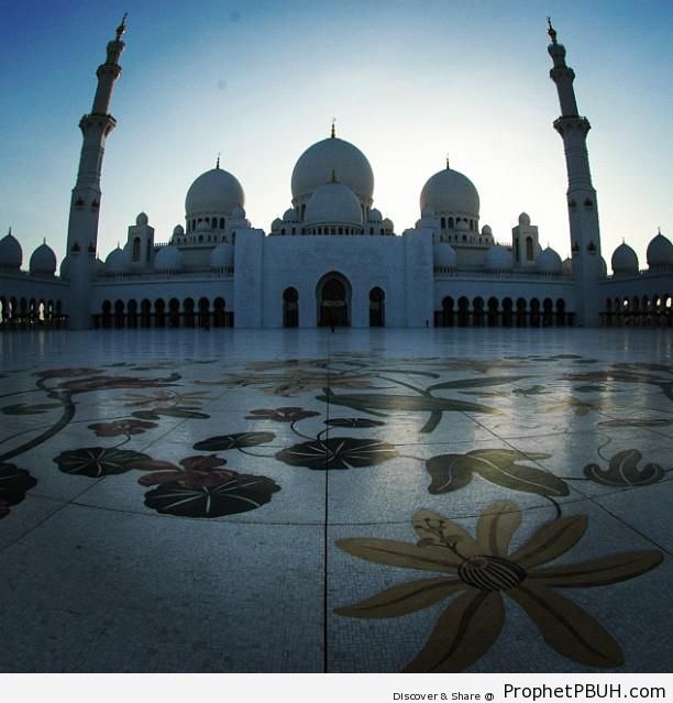 Courtyard Panorama of the Grand Mosque - Abu Dhabi, United Arab Emirates