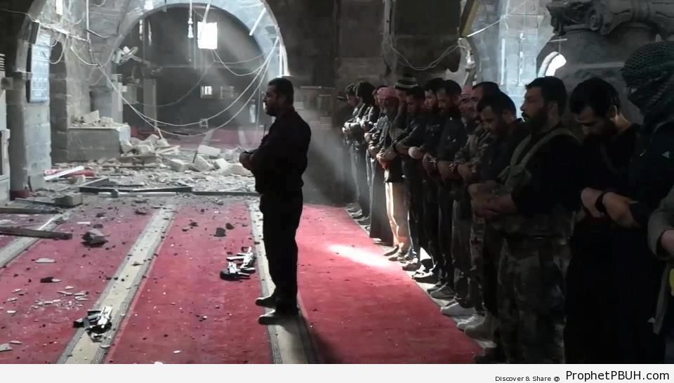 Free Syria Army Praying in Liberated Omari Mosque in Daraa, Syria - Daraa, Syria -Picture
