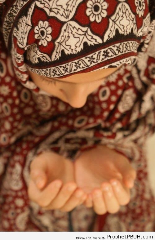 Girl Making Dua - Muslimah Photos (Girls and Women & Hijab Photos)