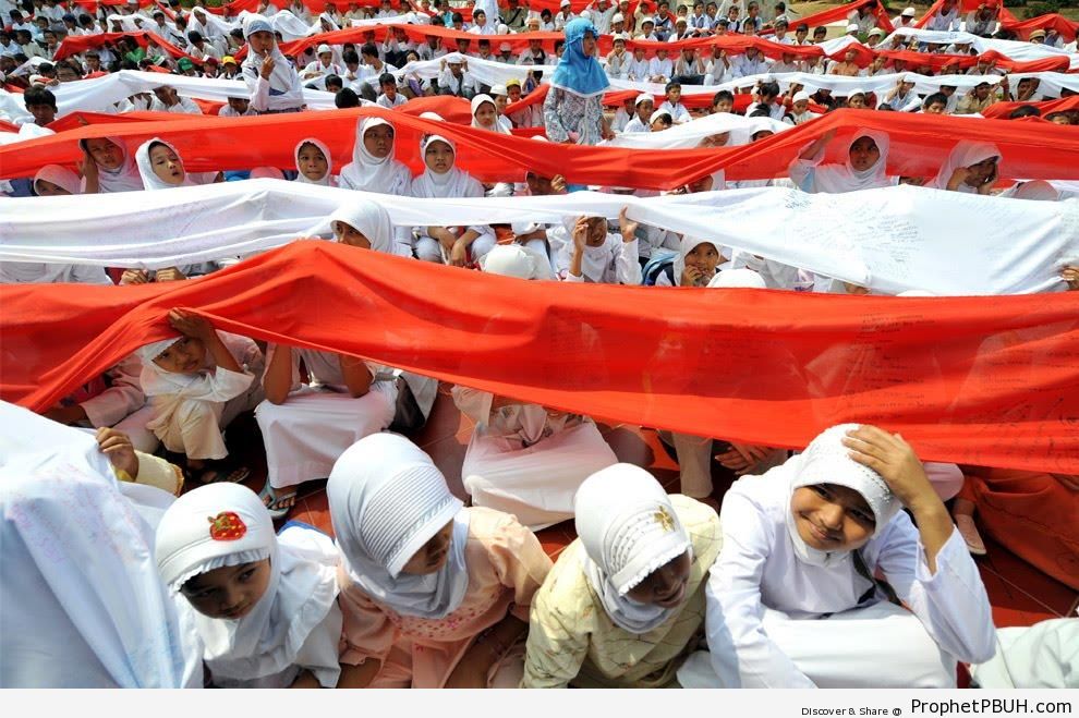Indonesian Muslim Children at Welcoming Ramadan 2009 Parade - Indonesia 
