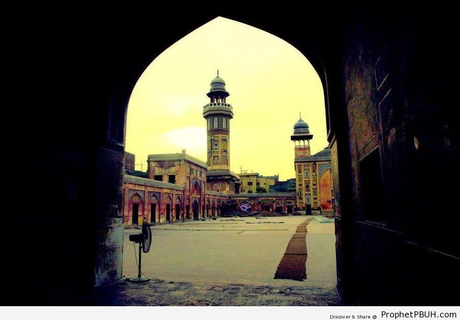 Lahore-s Wazir Khan Mosque - Islamic Architecture -Picture