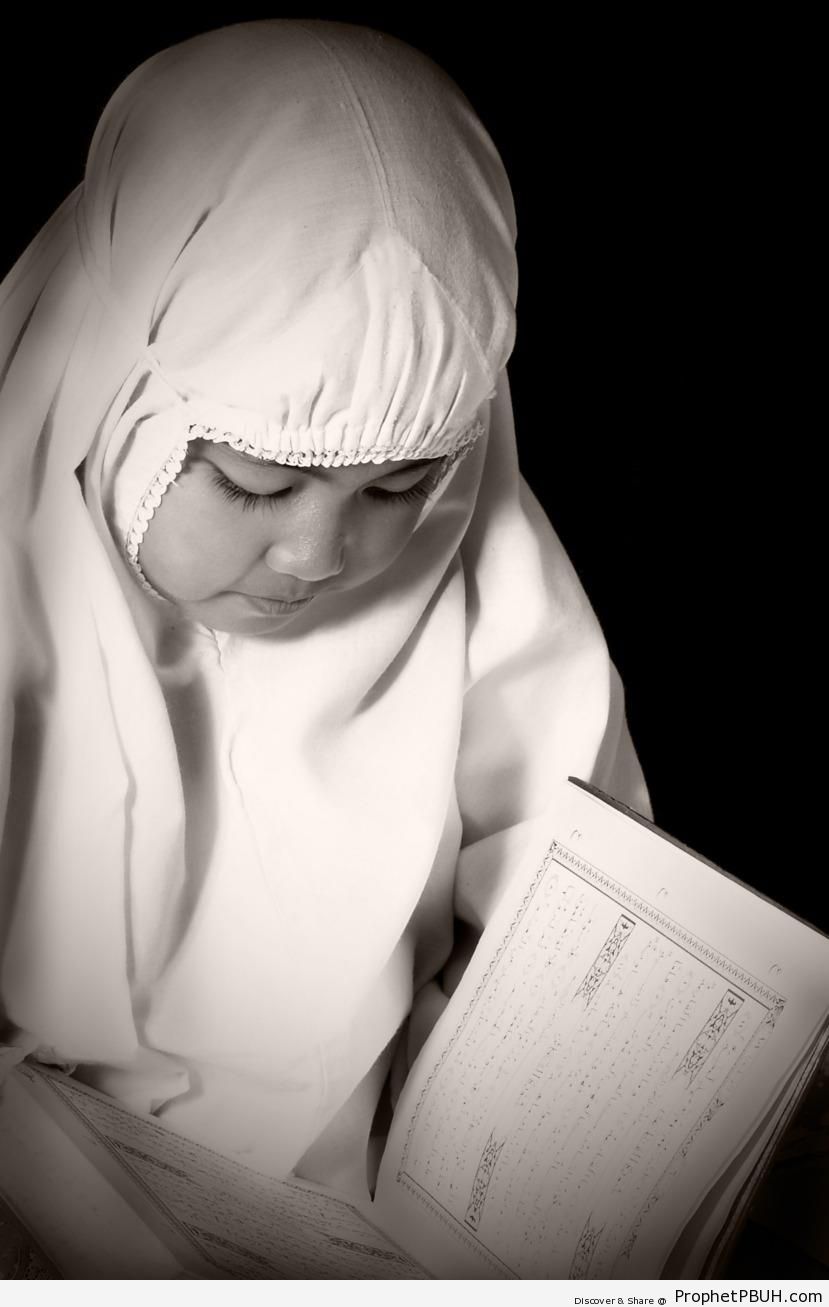 Little Muslim Girl Reading the Quran - Islamic Black and White Photos 