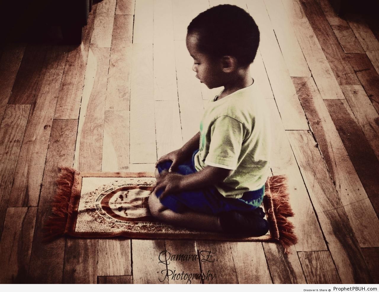 Little Praying Boy - Photos -