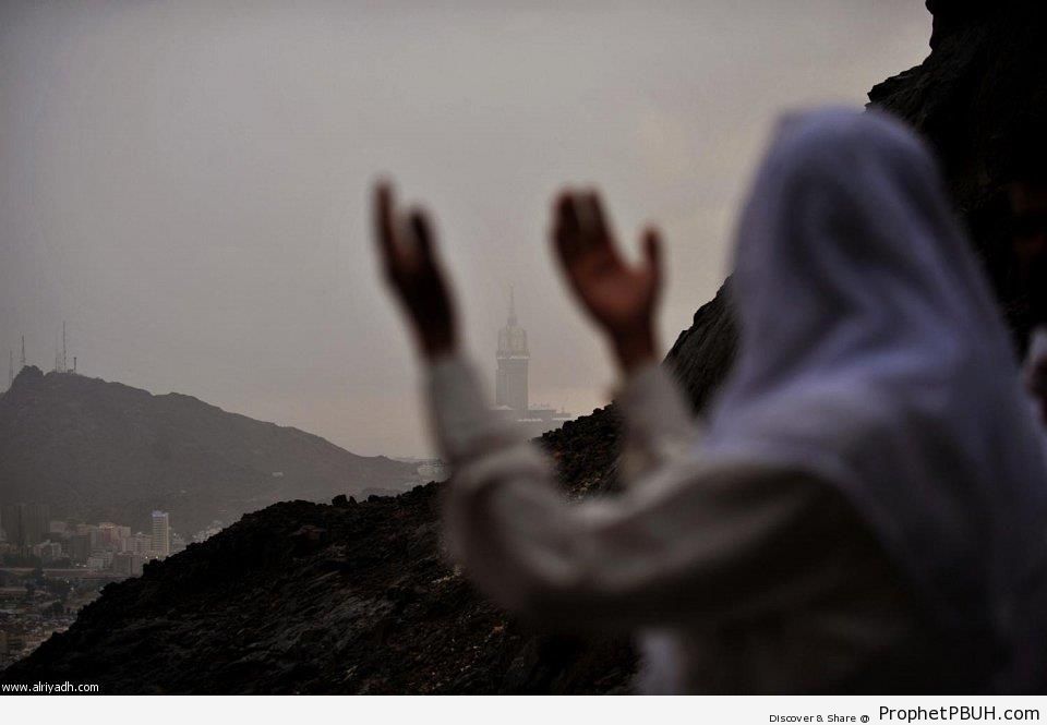 Making Dua on the Mountains of Makkah - Makkah (Mecca), Saudi Arabia -Pictures