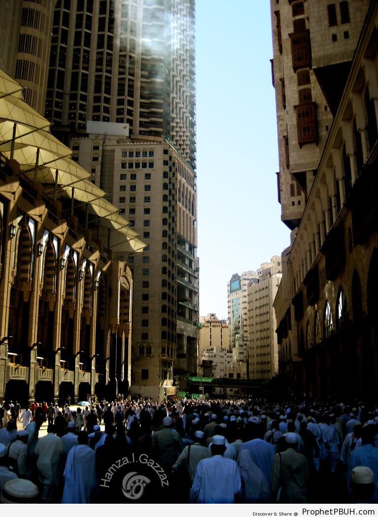 Makkah Street Outside al-Masjid al-Haram - Islamic Architecture -Picture