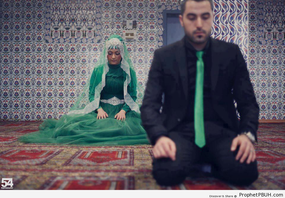 Muslim Bride and Groom Praying at Mosque - Muslimah Photos (Girls and Women & Hijab Photos) -Picture