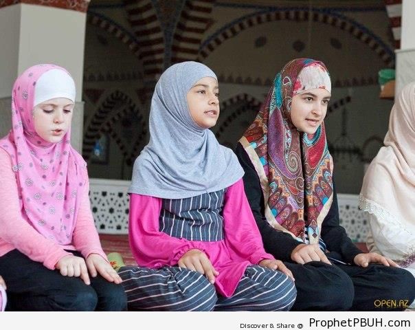 Muslim Girls Praying - Muslimah Photos (Girls and Women & Hijab Photos)