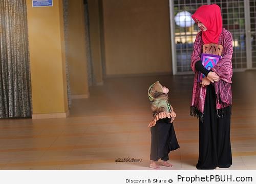 Muslim Woman Teaches Her Little Sister Quran - Mushaf Photos (Books of Quran)