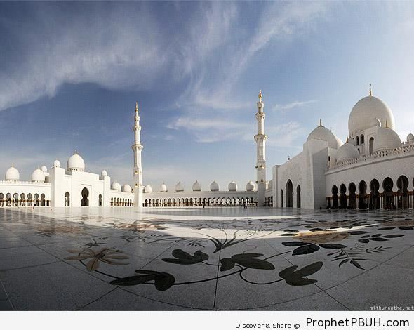 Panoramic View of Sheikh Zayed Grand Mosque Courtyard - Abu Dhabi, United Arab Emirates