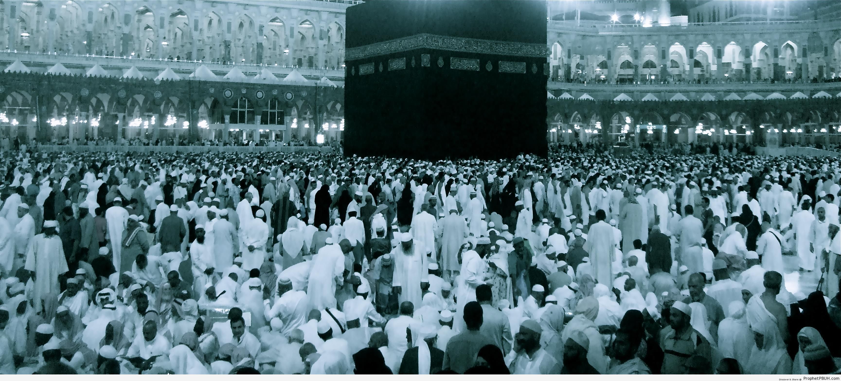 People by the Kaaba (al-Masjid al-Haram) - al-Masjid al-Haram in Makkah, Saudi Arabia -Picture