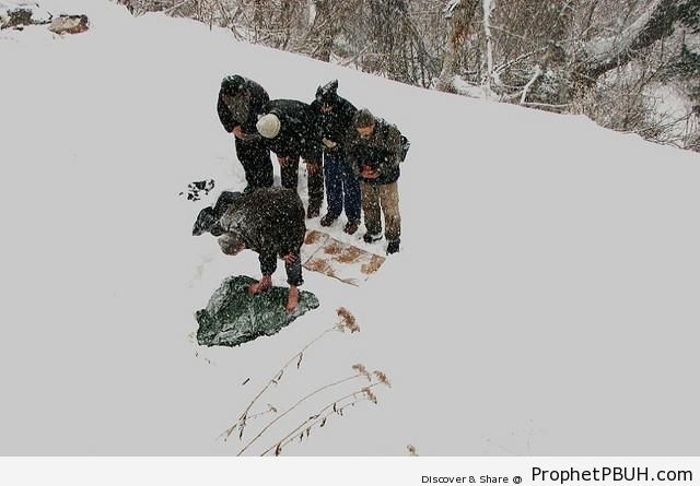 Photo of Men Praying in the Snow in Turkey - Photos of Male Muslims
