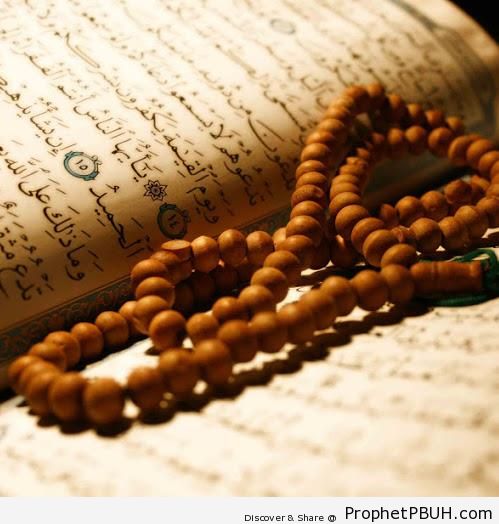 Prayer Beads on Open Mushaf - Mushaf Photos (Books of Quran)