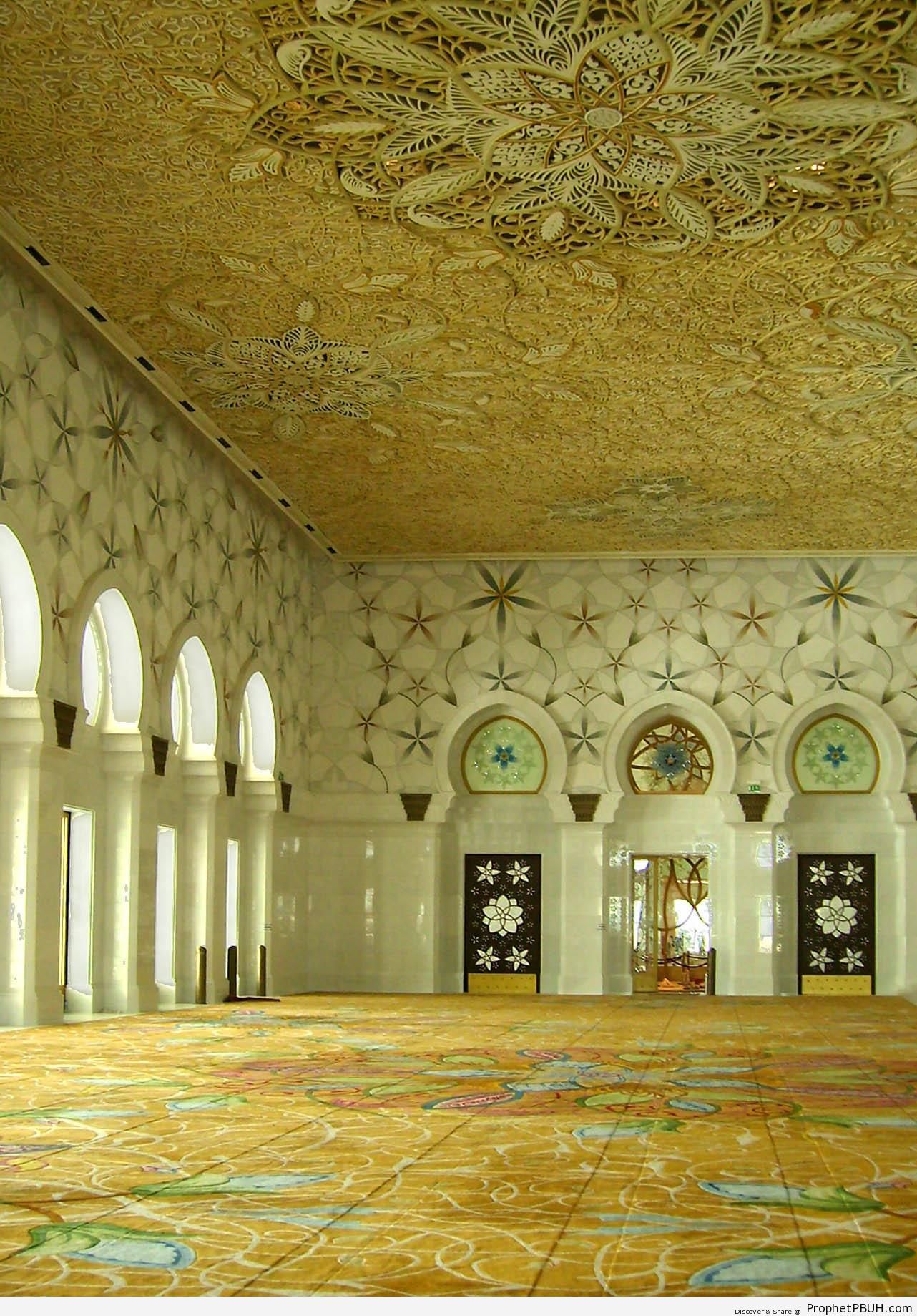 Prayer Hall at Sheikh Zayed Grand Mosque in Abu Dhabi - Abu Dhabi, United Arab Emirates -Picture