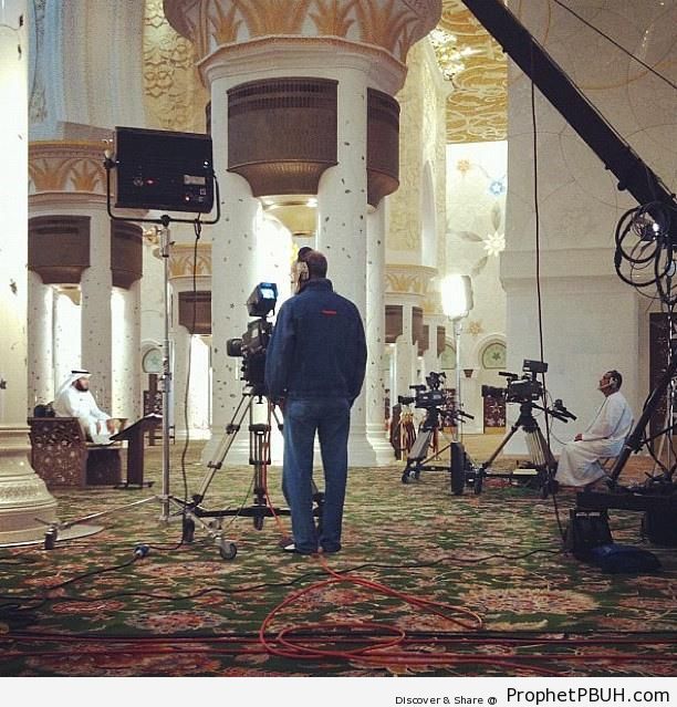 Quran Reciter Mishary al-Afasy Presenting TV Program at Sheikh Zayed Grand Mosque in Abu Dhabi, United Arab Emirates - Abu Dhabi, United Arab Emirates