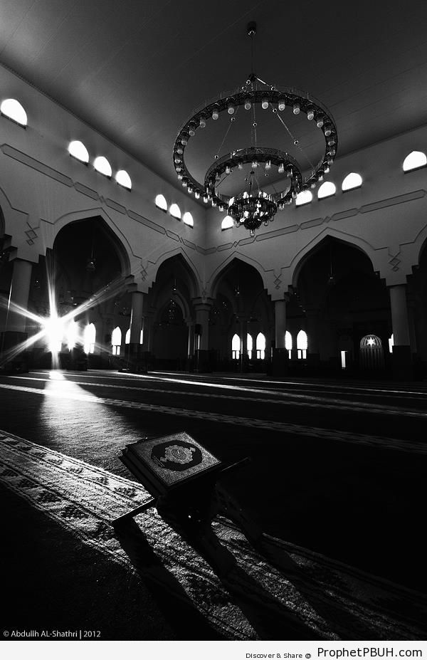 Rays of Light on Book of Quran - Islamic Architecture