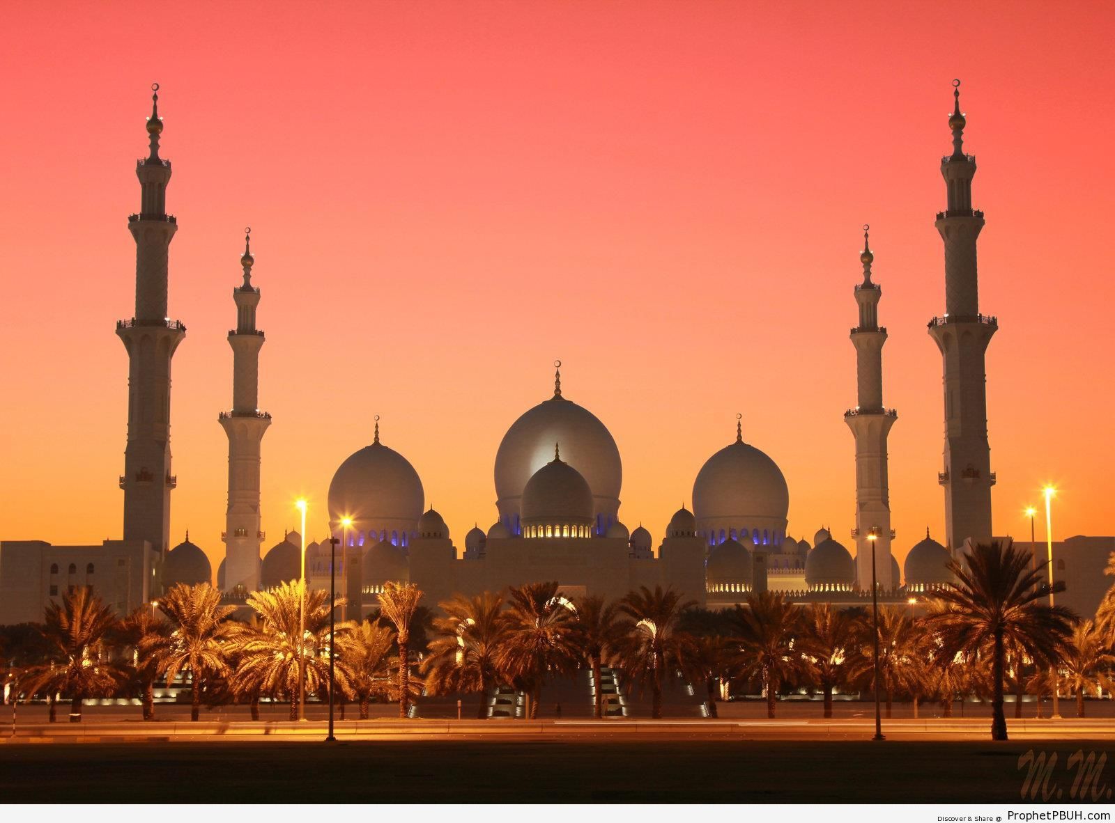 Sheikh Zayed Grand Mosque at Dusk - Abu Dhabi, United Arab Emirates -Picture