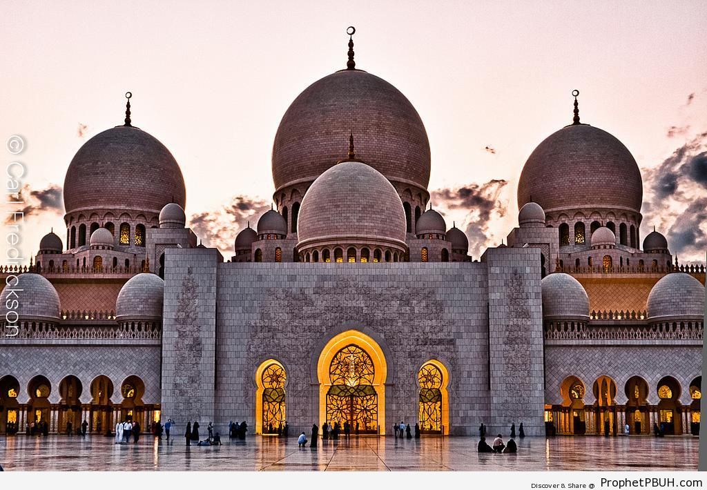 Sheikh Zayed Grand Mosque at Sunset - Abu Dhabi, United Arab Emirates -Picture