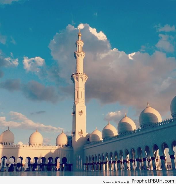 Sheikh Zayed Grand Mosque in Abu Dhabi, United Arab Emirates - Abu Dhabi, United Arab Emirates -002
