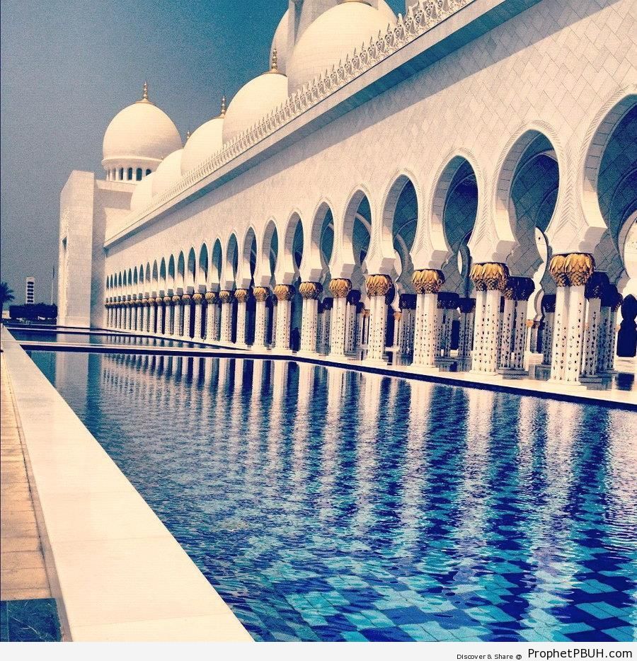 Sheikh Zayed Mosque Pool and Arcades - Abu Dhabi, United Arab Emirates