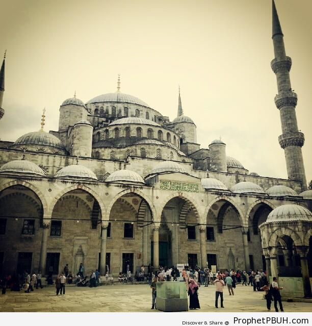 Sultan Ahmed Mosque in Istanbul, Turkey - Islamic Architecture