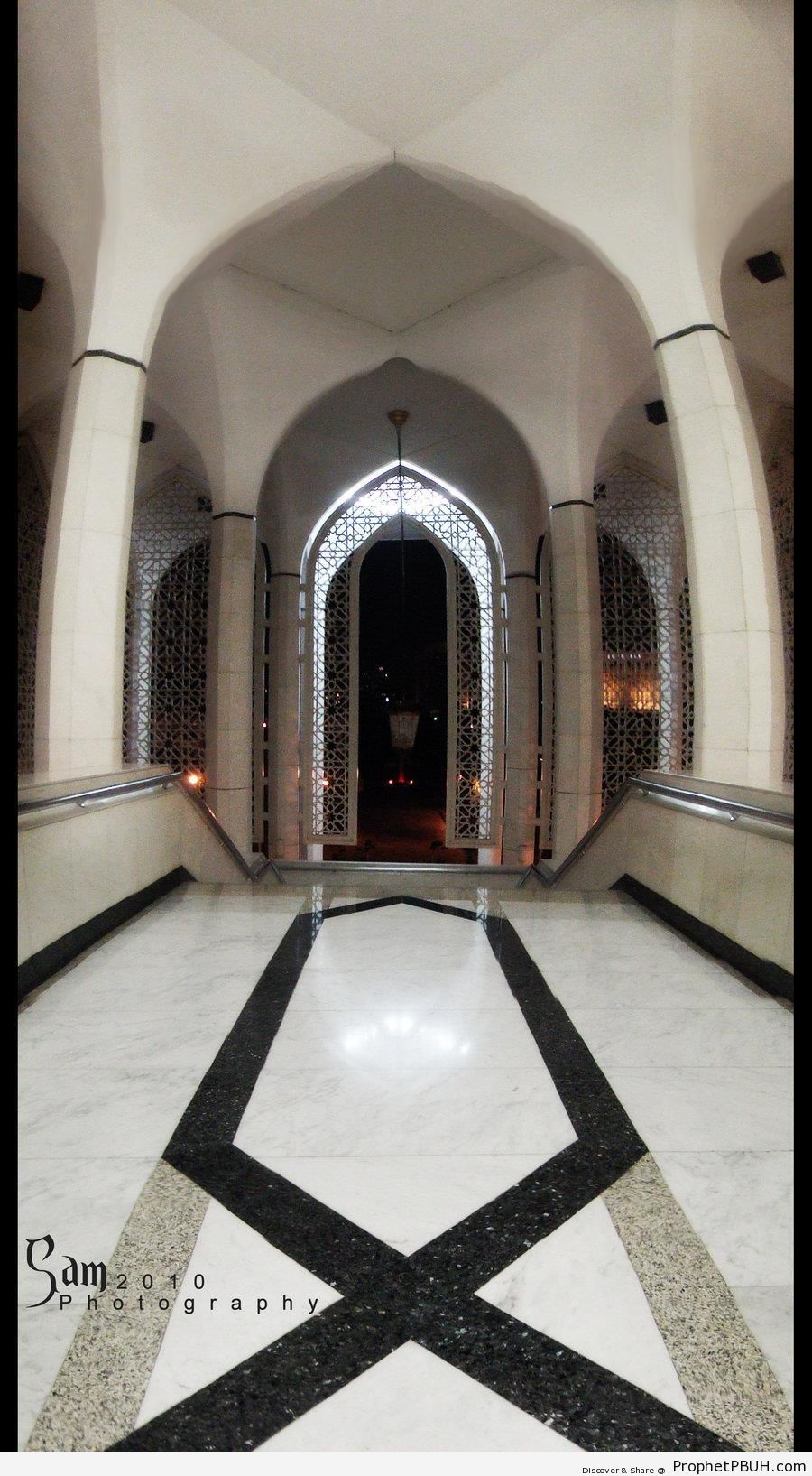 Sultan Salahuddin Abdul Aziz Mosque in Shah Alam, Malaysia - Islamic Architecture -003
