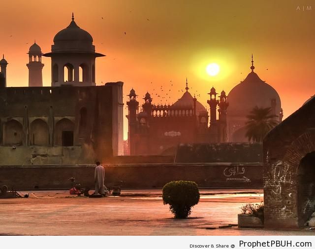 Sunset at Lahore Fort with Badshahi Masjid in View - Badshahi Masjid in Lahore, Pakistan