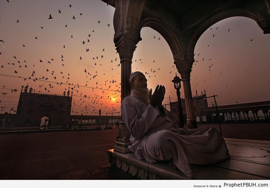 Talking to Allah During Sunrise - Islamic Architecture -