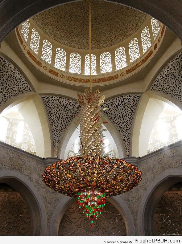 World-s Second Largest Chandelier at Sheikh Zayed Grand Mosque in Abu Dhabi - Abu Dhabi, United Arab Emirates