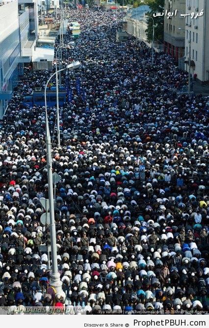 170,000 Muslims Attend Eid al-Fitr 2012 Prayers in Moscow Streets - Photos