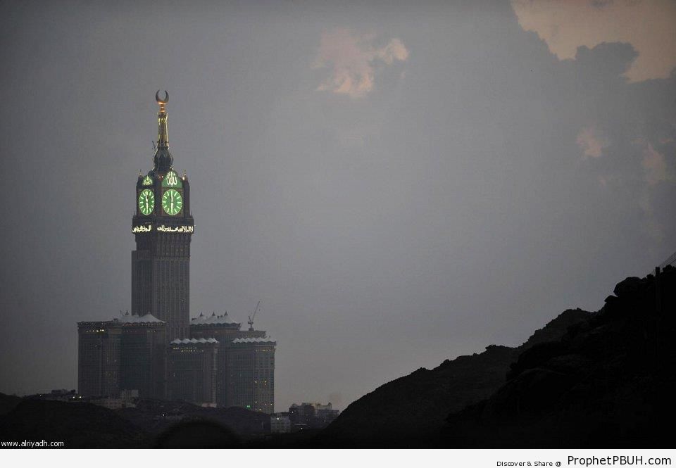Abraj al-Bait in the Evening (Makkah, Saudi Arabia) - Makkah (Mecca), Saudi Arabia 