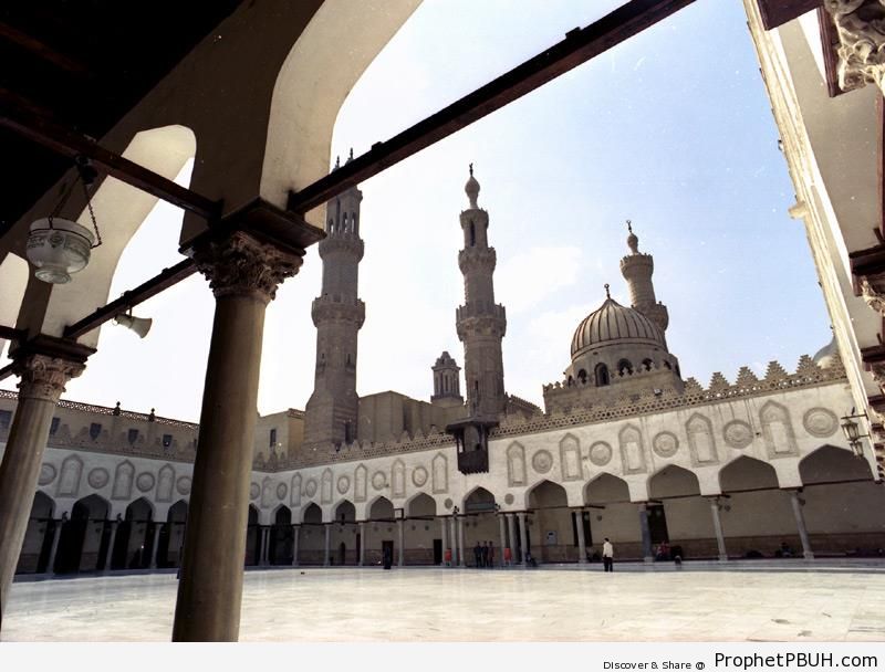 Al-Azhar Mosque Courtyard (Cairo, Egypt) - Al-Azhar Mosque and University in Cairo -Picture