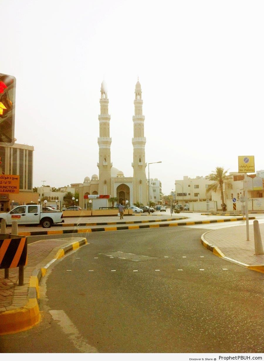 Al-Fateh Grand Mosque From Street (Manama, Bahrain) - Al-Fateh Grand Mosque in Manama, Bahrain -Picture