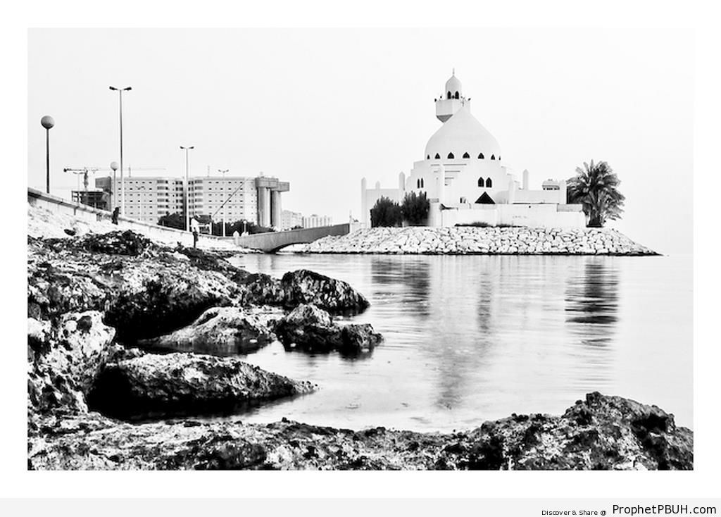Al-Khobar Corniche Mosque in Black and White, Saudi Arabia - al-Khobar, Saudi Arabia -Picture