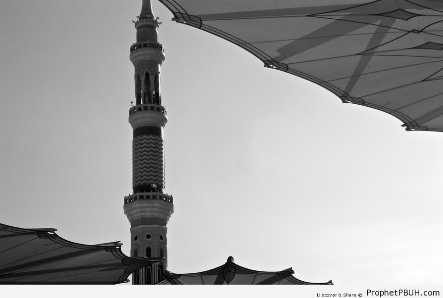 Al-Masjid an-Nabawi Minaret - Al-Masjid an-Nabawi (The Prophets Mosque) in Madinah, Saudi Arabia -Picture