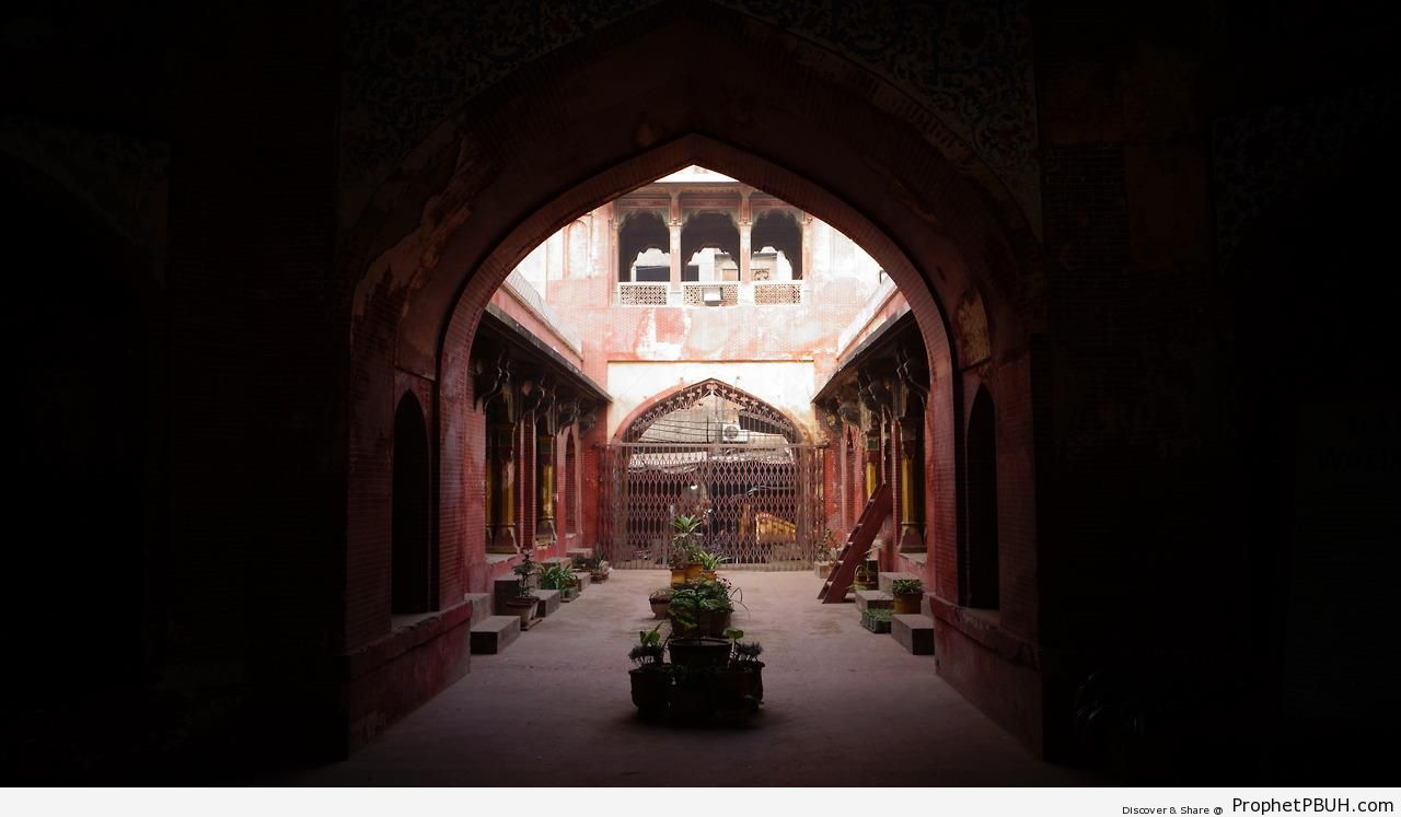 Arches and Vases at Wazir Khan Mosque in Lahore, Pakistan - Islamic Architecture -Picture