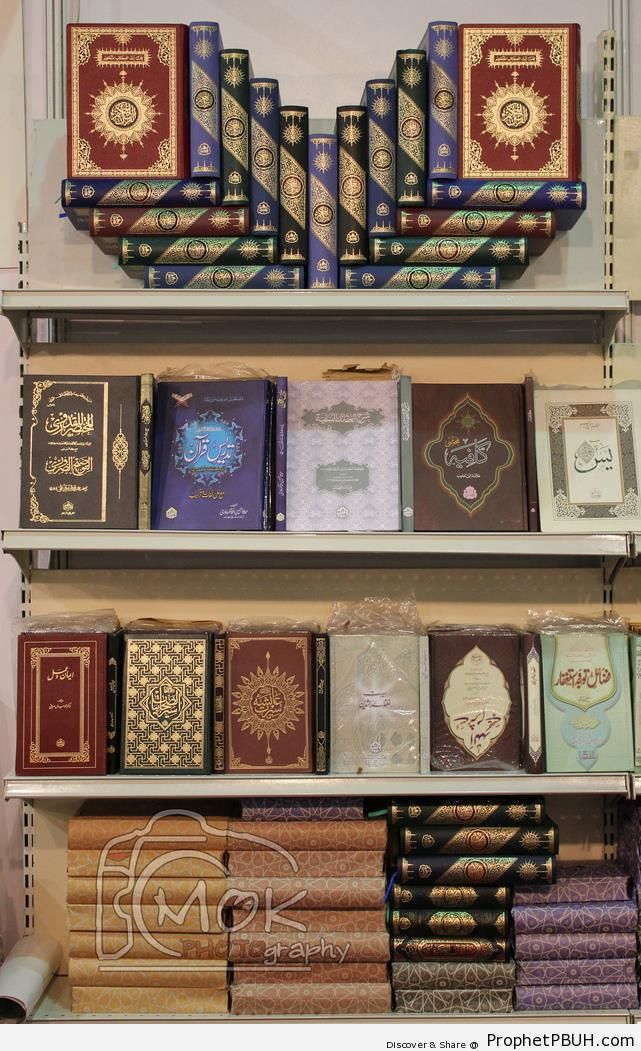 Arrangement of Mushafs and Other Islamic Books - Mushaf Photos (Books of Quran)