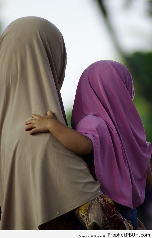 Beautiful Muslim Mother and Daughter - Muslimah Photos (Girls and Women & Hijab Photos)