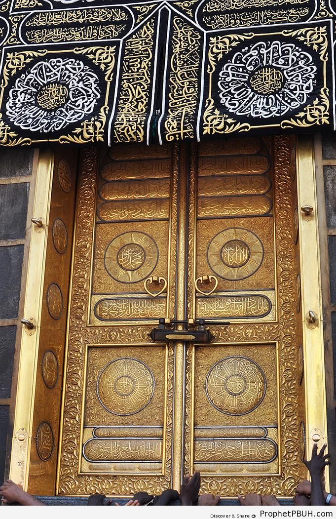 Beautiful Photo of the Door of the Kaba - al-Masjid al-Haram in Makkah, Saudi Arabia -Picture