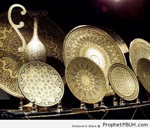 Beautiful Pottery with Islamic Tiles - Photos of Islamic Pottery
