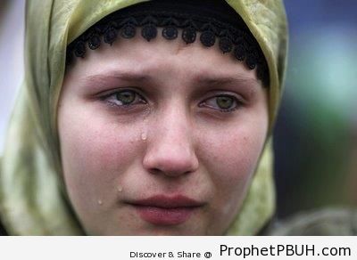 Crying Bosnian Muslimah (Sarajevo, Bosnia) - Muslimah Photos (Girls and Women & Hijab Photos)
