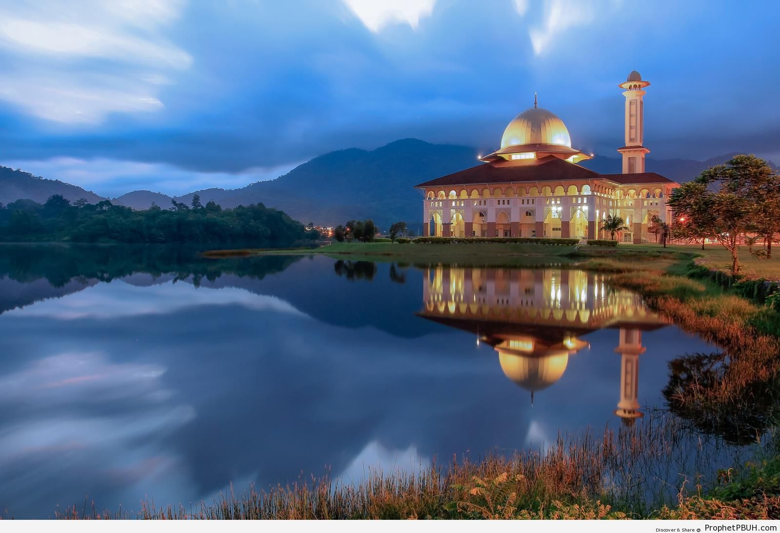 Darul Quran Mosque in Kuala Kubu Bharu, Malaysia - Darul Quran Center in Kuala Kubu Bharu, Malaysia -Picture