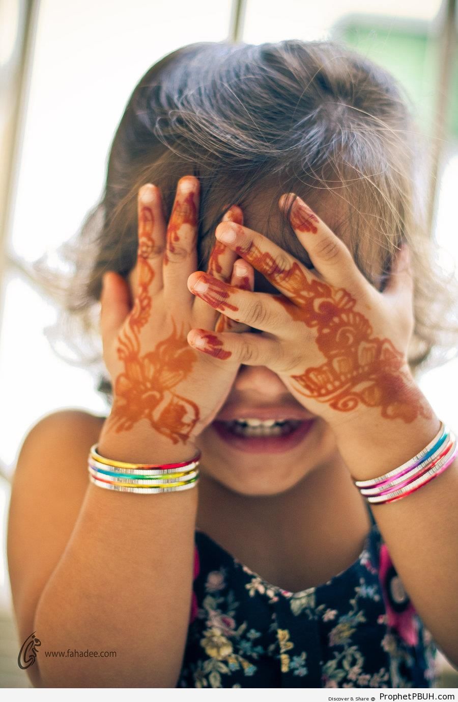 Eid Girl with Henna on Her Hands (Eid al-Fitr 2011) - Henna Photos -