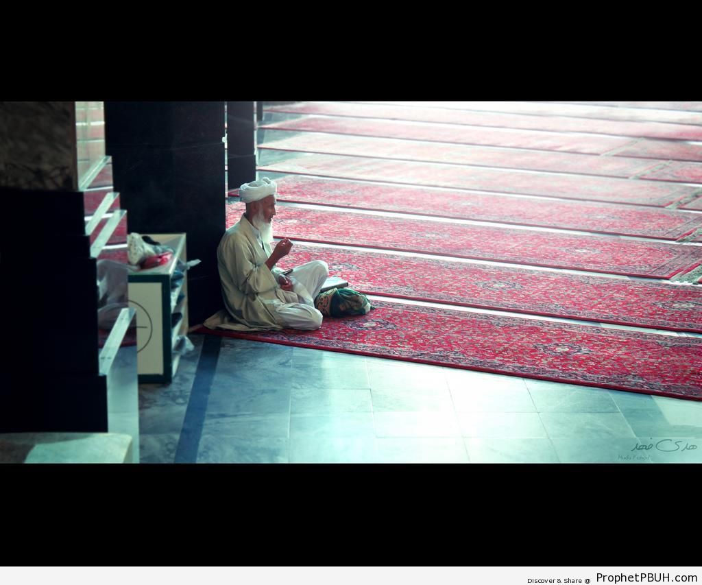 Elderly Worshiper at Masjid al-Haram - al-Masjid al-Haram in Makkah, Saudi Arabia -Picture