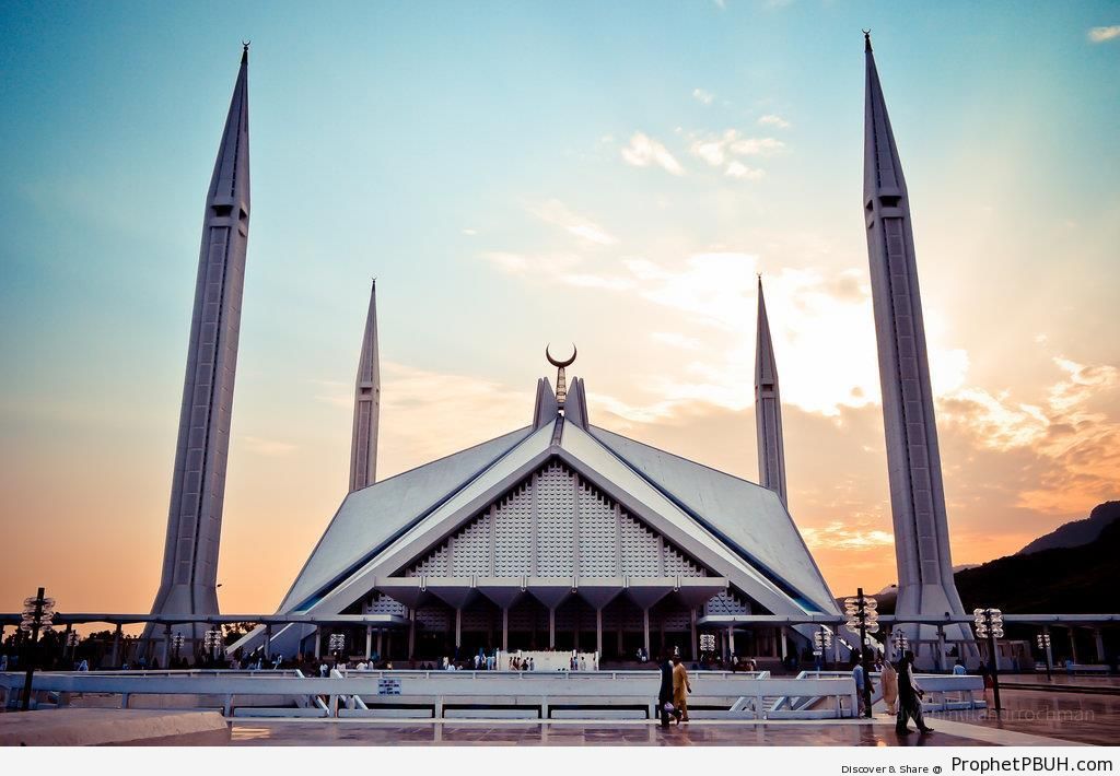 Faisal Mosque at Sundown (Islamabad, Pakistan) - Faisal Mosque in Islamabad, Pakistan -Picture