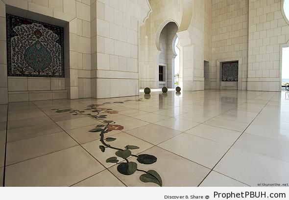 Floor Decoration and Ceramic Iznik Tiles at Sheikh Zayed Grand Mosque - Abu Dhabi, United Arab Emirates